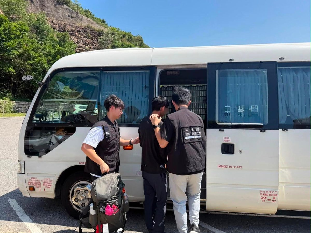 入境處旅監局放蛇拘兩非法導遊