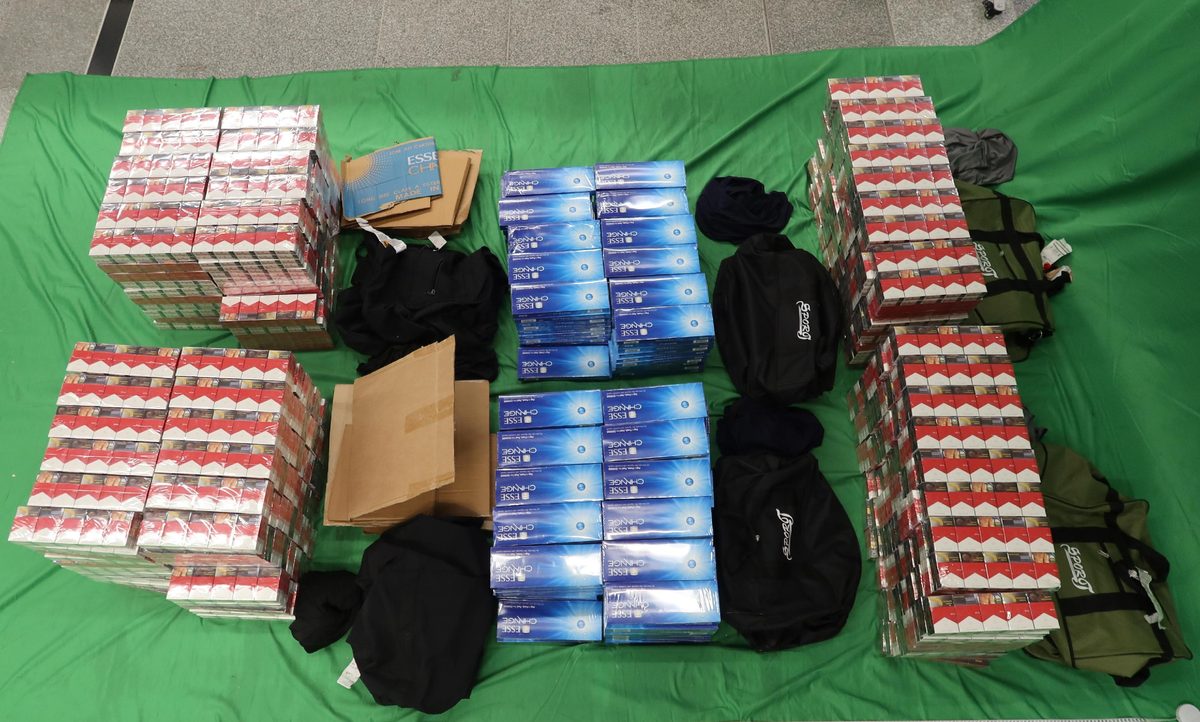 兩入境旅客攜私煙罪成判囚八至十個月