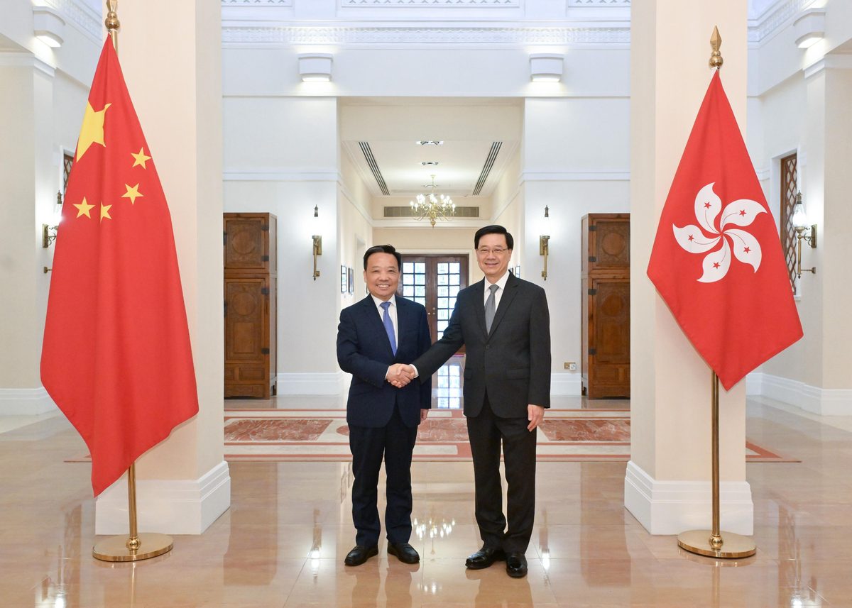 李家超晤靳磊簽多項合作備忘錄