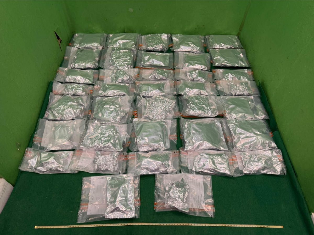 機場連破兩宗販毒案 拘兩內地漢