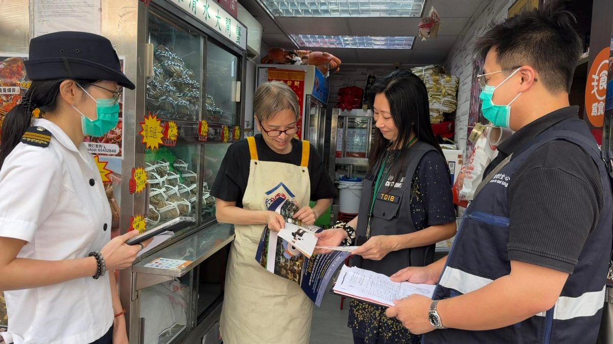 海關食環署聯合巡查大閘蟹零售點