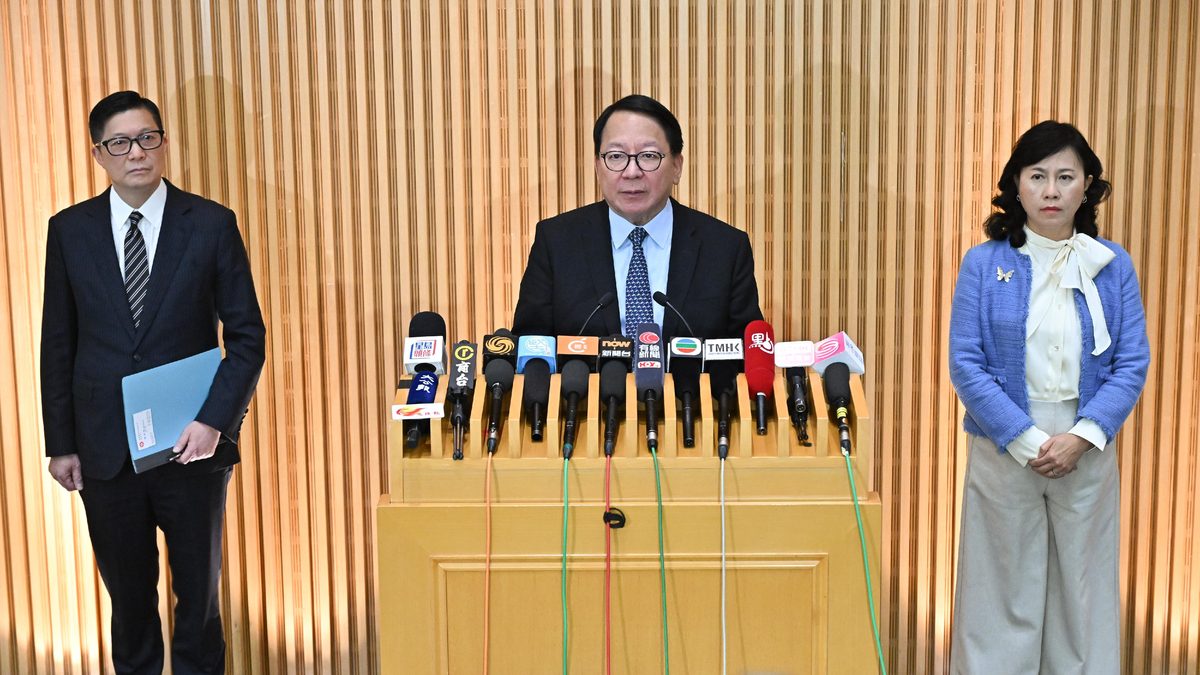 皇崗口岸擠塞 政務司司長籲避峰過關