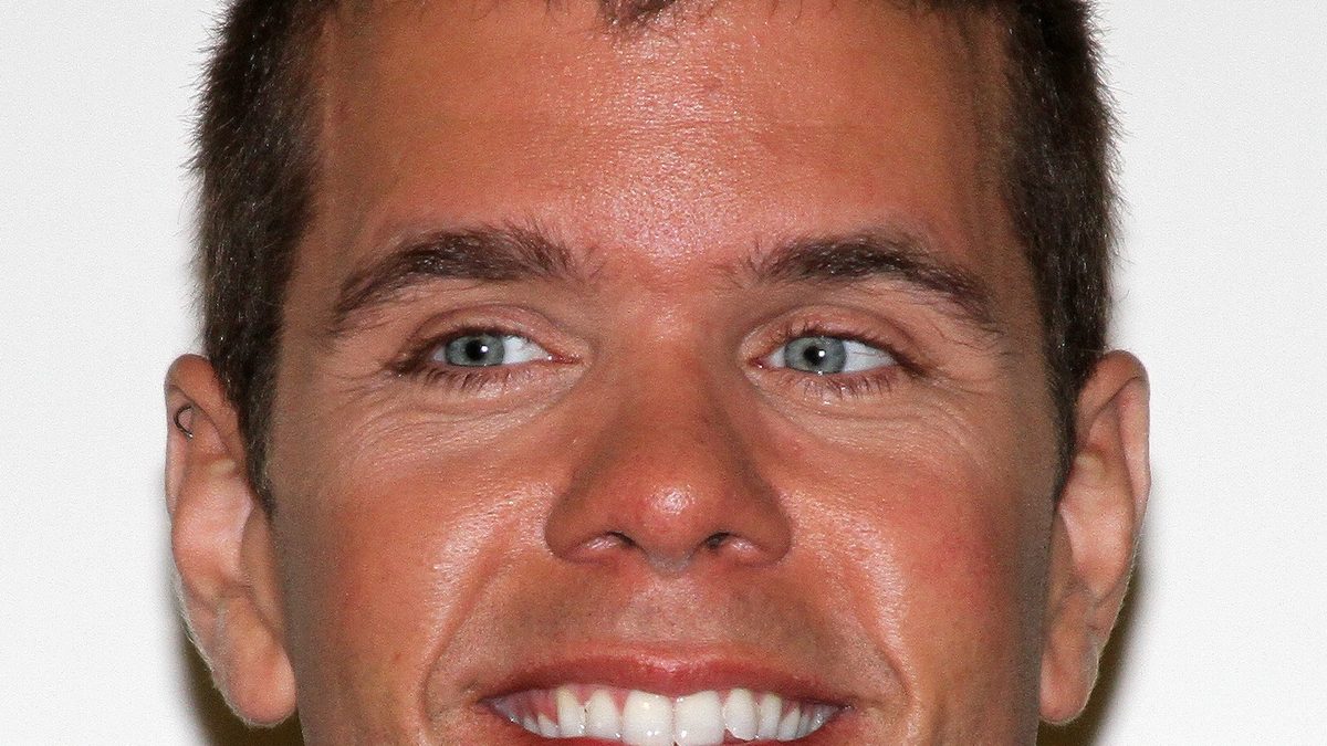 Perez Hilton直播自殘 胞妹：認不出哥哥
