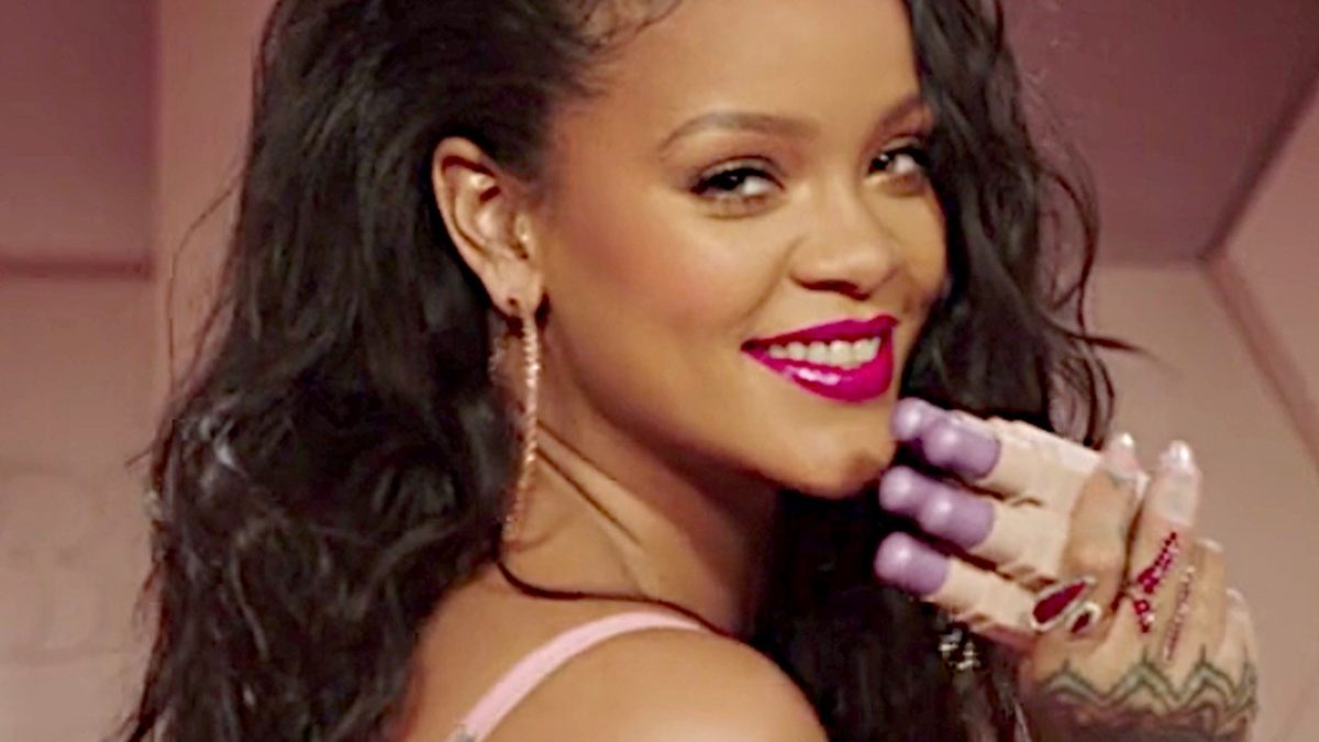 Rihanna分享女兒Rock從未曝光照片