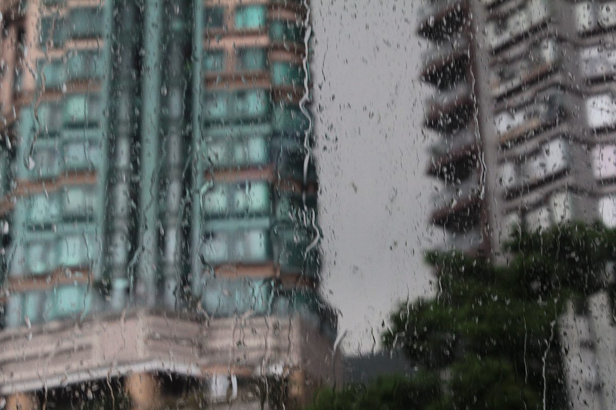 暴雨下工作須注意電力安全 勞工處發指引